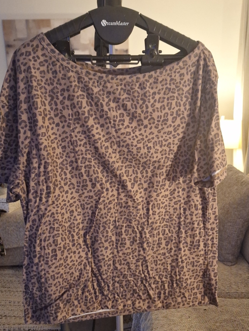 Women's Leopard Print Scoop Neck Tee in Taupe